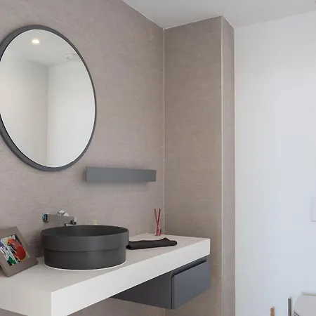 Lucia فيلة توسا ذي مار