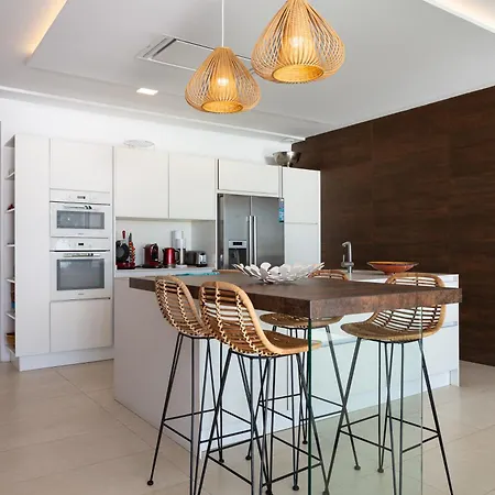 Lucia فيلة توسا ذي مار