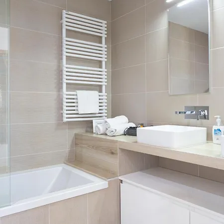 Lucia توسا ذي مار